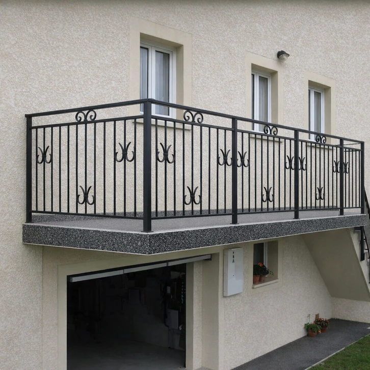 Belle terrasse de jardin avec sol en marbre